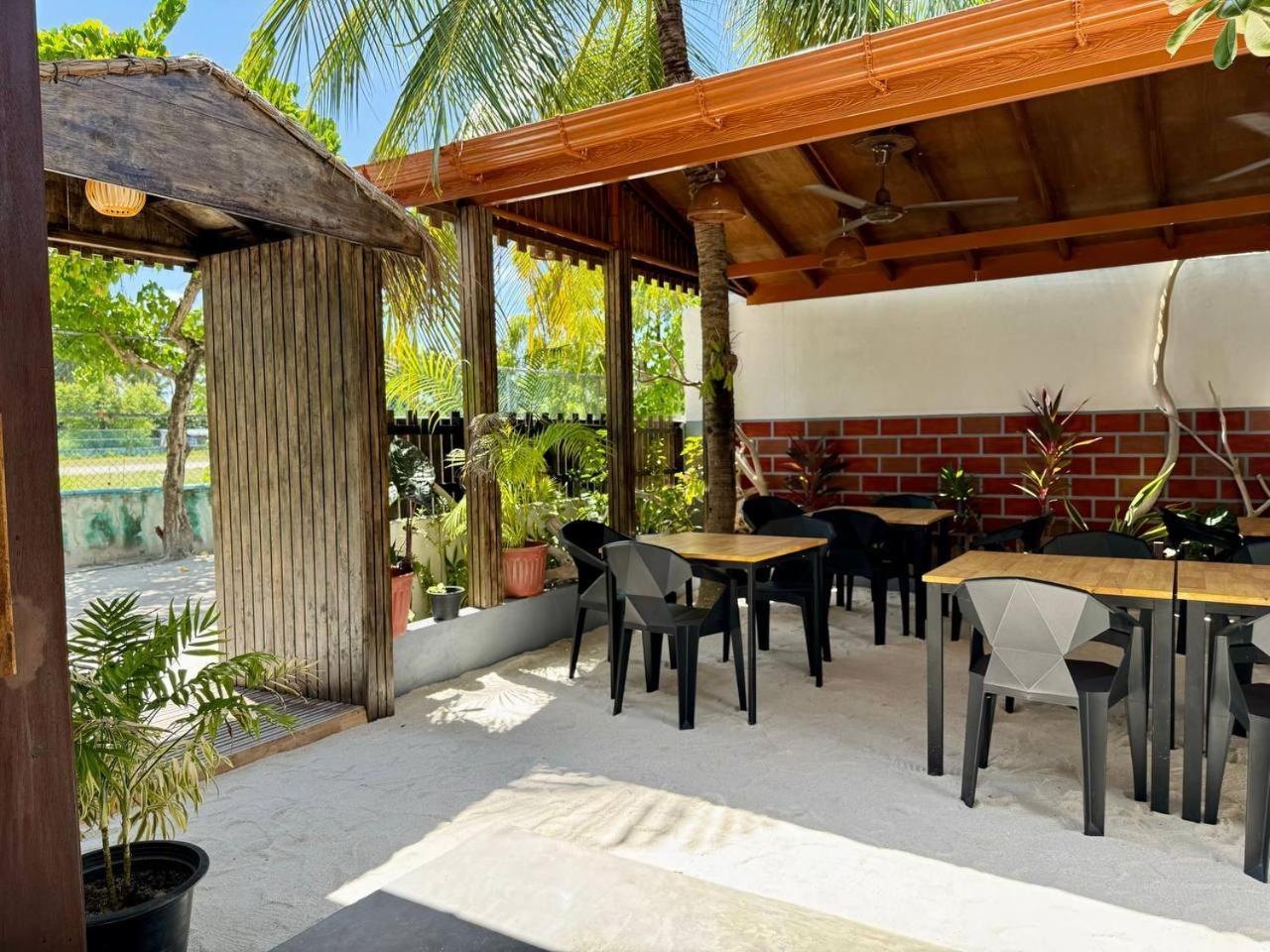 Seascape Retreats Dhigurah Hotel Дхигура Екстериор снимка