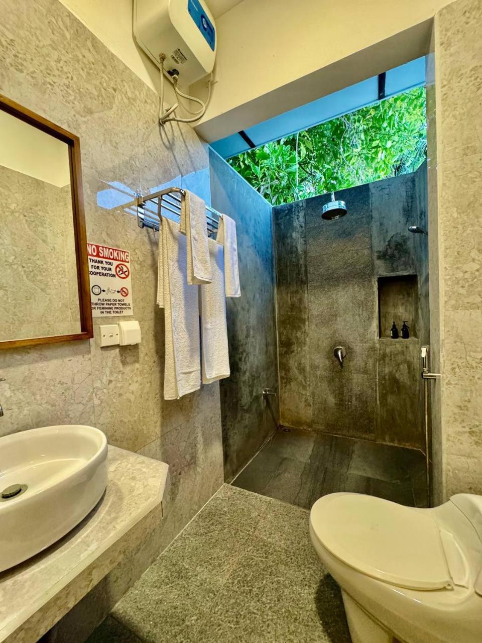 Seascape Retreats Dhigurah Hotel Дхигура Екстериор снимка