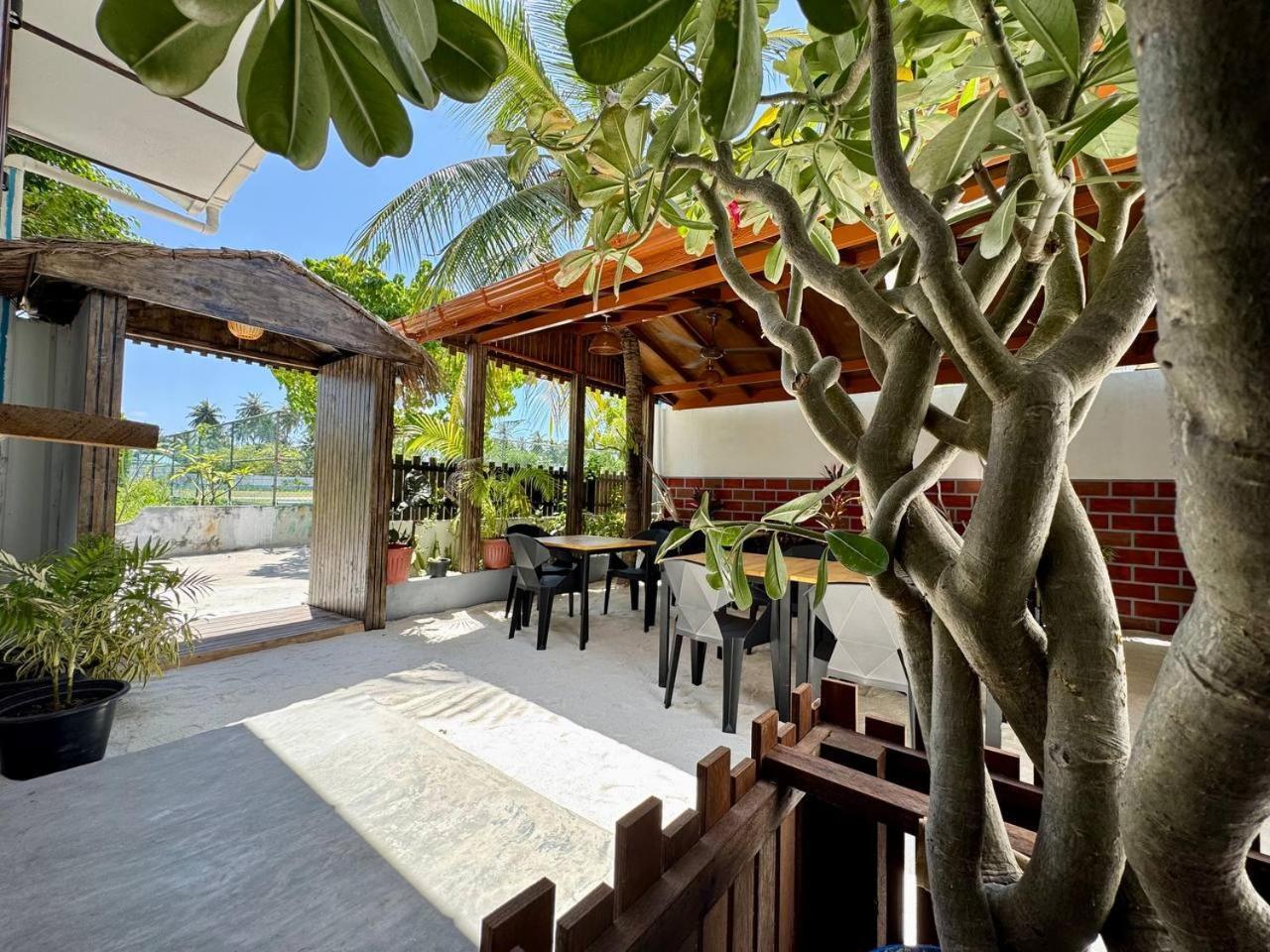 Seascape Retreats Dhigurah Hotel Дхигура Екстериор снимка