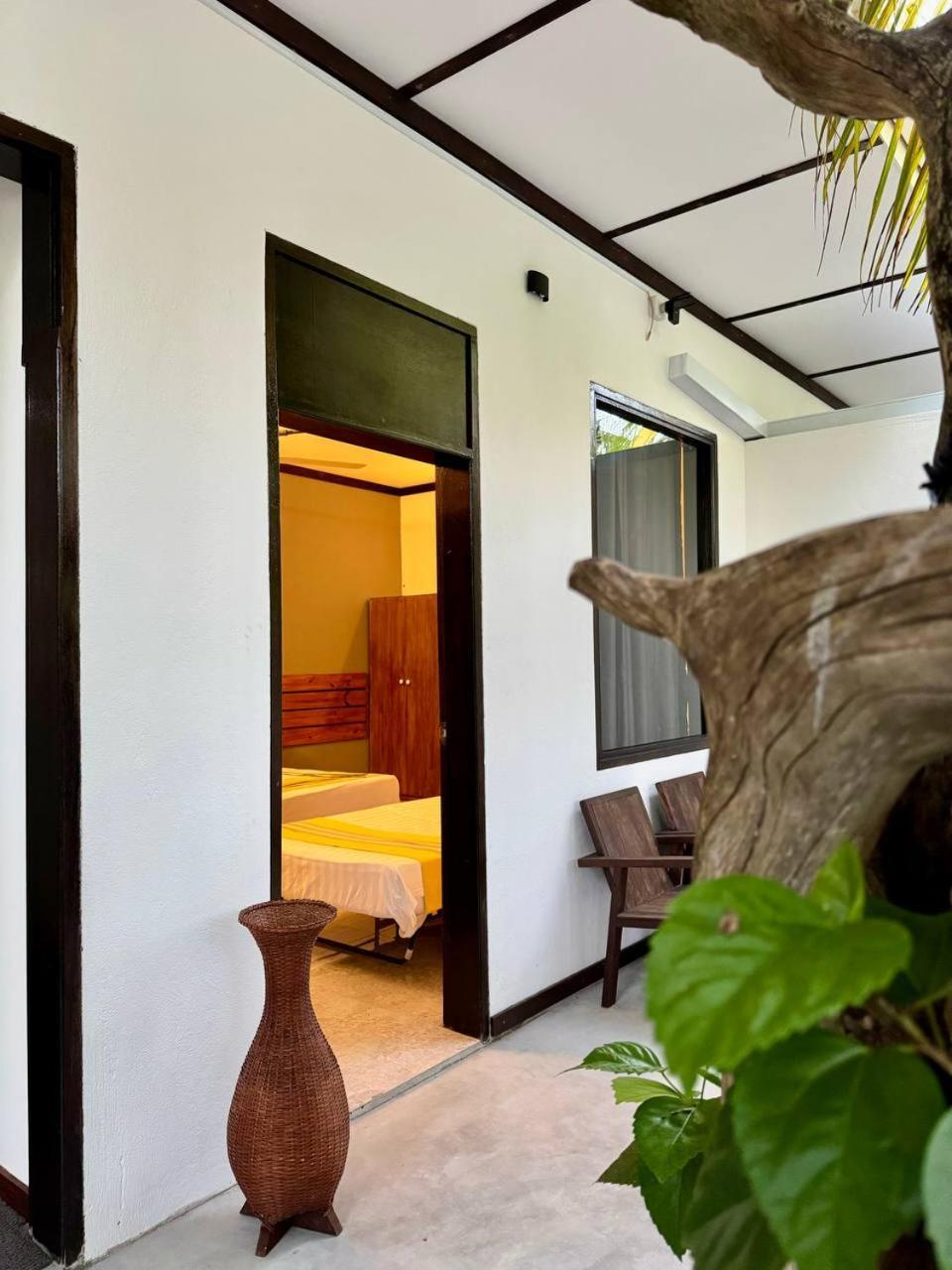 Seascape Retreats Dhigurah Hotel Дхигура Екстериор снимка
